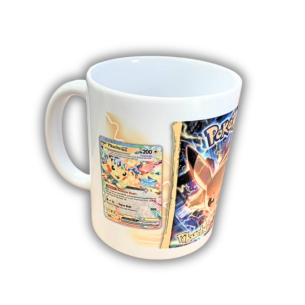 Tazza in ceramica di Pikachu con carte TCG
